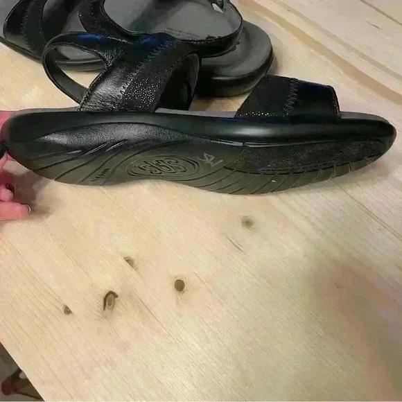 SAS Nudu Women’s size 9WW Black/Gray Leather Cushioned Adjustable Sandals EUC - Picture 7 of 10